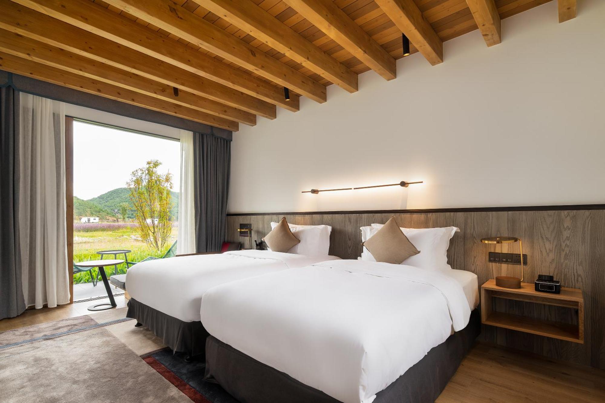 Hotel Indigo Lugu Lake By Ihg Licsiang Kültér fotó