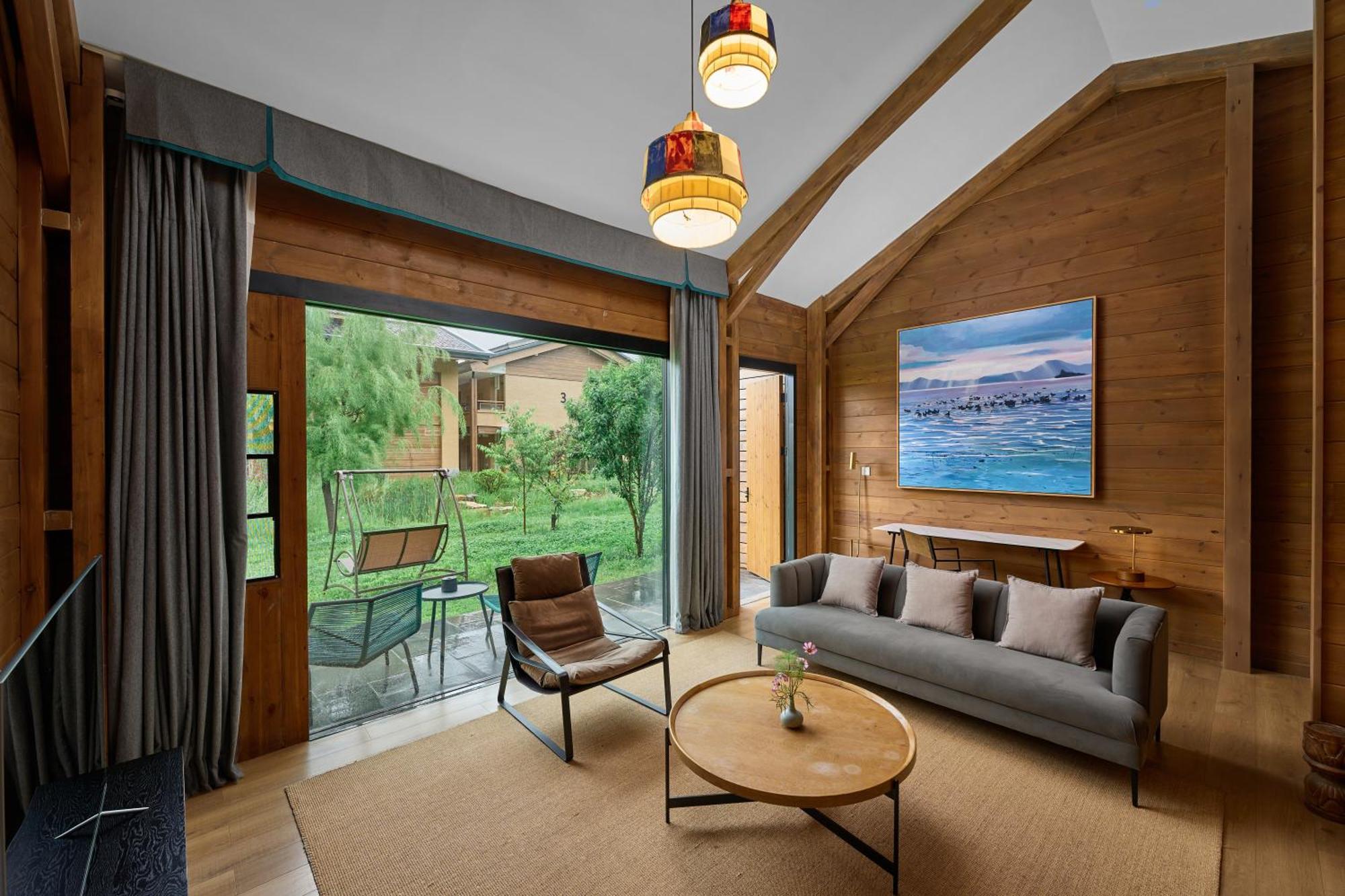 Hotel Indigo Lugu Lake By Ihg Licsiang Kültér fotó